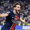 Khvicha Kvaratskhelia saat beraksi membela PSG melawan Bayern Munich yang memicu klaim sebagai pemain terbaik dunia. (Foto: RSS)