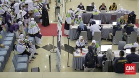 Tim hukum saat memberikan keterangan terkait klarifikasi aliran dana yang menyeret nama kliennya. (Foto: Dokumen/Ist) (Foto: RSS)