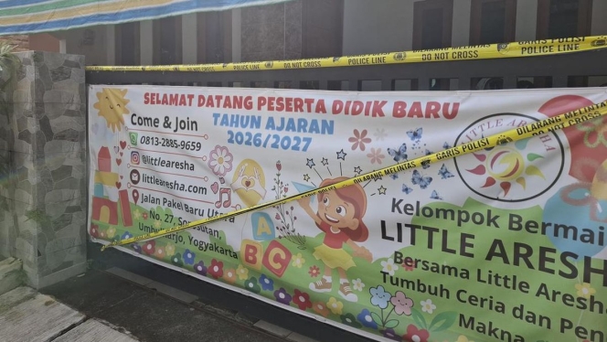 
 Aparat kepolisian saat memaparkan temuan dugaan kekerasan anak yang terjadi di Daycare Little Aresha, Yogyakarta. (Foto: RSS)