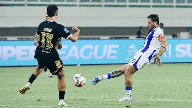 
 Kepala Departemen Wasit PSSI, Pratap Singh, saat memberikan keterangan terkait evaluasi kinerja wasit di Super League. (Foto: RSS)