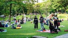 Warga Jakarta menikmati suasana asri di Hutan Kota GBK sebagai pelarian dari hiruk-pikuk aktivitas perkotaan. (Foto: RSS)