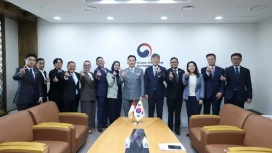 Edhie Baskoro Yudhoyono (Ibas) saat melakukan pertemuan diplomatik dengan pimpinan King Sejong Institute Foundation di Seoul, Korea Selatan. (Foto: RSS)