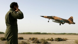 Tangkapan layar citra satelit dan foto udara menunjukkan kerusakan bangunan di pangkalan militer AS di Kuwait pasca serangan jet tempur F-5 Iran. (Foto: RSS)