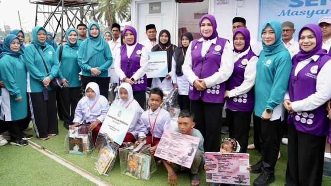 
 Ketua Umum TP PKK Tri Tito Karnavian saat menyapa warga di Huntara Aceh Utara dalam rangka peringatan Hari Posyandu Nasional 2026. (Foto: RSS)