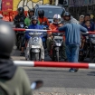 Suasana arus lalu lintas di sekitar perlintasan sebidang Bekasi yang kembali normal namun tetap menyisakan tanya terkait standar keamanan jalur kereta api. (Foto: RSS)