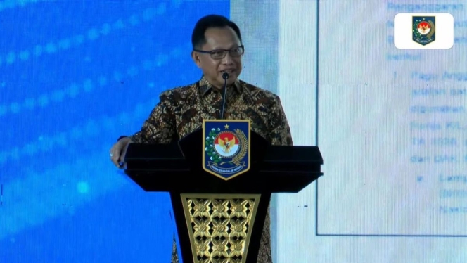 
 Mendagri Tito Karnavian memberikan pernyataan terkait integritas dan prestasi kepala daerah dalam sebuah pertemuan resmi di Jakarta. (Foto: RSS)