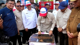 Menteri Koperasi saat meresmikan fasilitas SPBUN berbasis koperasi di Kabupaten Aceh Selatan untuk mendukung produktivitas nelayan. (Foto: RSS)