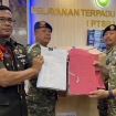 Persiapan ruang sidang Pengadilan Militer II-08 Jakarta untuk menyidangkan empat terdakwa kasus penyiraman air keras terhadap Andrie Yunus. (Foto: RSS)