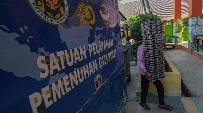 
 Suasana dapur Satuan Pelayanan Pemakanan Garda (SPPG) di Kota Tangerang yang melibatkan warga binaan dalam penyiapan program Makan Bergizi Gratis. (Foto: RSS)