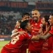 Ekspresi optimisme pelatih Persija Jakarta, Mauricio Souza, saat memberikan instruksi dalam laga melawan Persis Solo pada pekan ke-30 Super League 2025/2026. (Foto: RSS)
