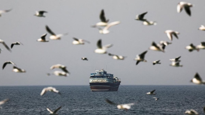 
 Kapal kargo melintasi Selat Hormuz yang kini mendapatkan perlakuan tarif khusus dari otoritas Iran bagi negara sahabat seperti Rusia. (Foto: RSS)