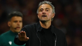 Ekspresi Luis Enrique saat mendampingi PSG dalam laga sengit melawan Bayern Munchen di semifinal Liga Champions. (Foto: RSS)
