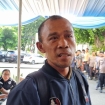 Petugas melakukan evakuasi di lokasi kecelakaan kereta api Stasiun Bekasi Timur yang menewaskan 15 orang. (Foto: RSS)