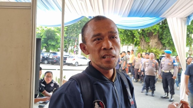 
 Petugas melakukan evakuasi di lokasi kecelakaan kereta api Stasiun Bekasi Timur yang menewaskan 15 orang. (Foto: RSS)