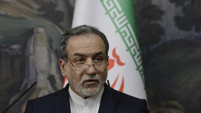 
 Potret bendera Iran dan Amerika Serikat sebagai simbol ketegangan diplomatik terkait proposal perundingan baru. (Foto: RSS)