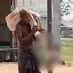 Aksi nekat seorang pria di Odisha yang membawa tulang belulang ke bank mengungkap sisi kelam birokrasi di India. (Foto: RSS)