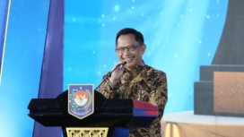 Mendagri Tito Karnavian saat memberikan arahan mengenai pentingnya indikator penurunan pengangguran dalam penilaian kinerja pemerintah daerah. (Foto: RSS)