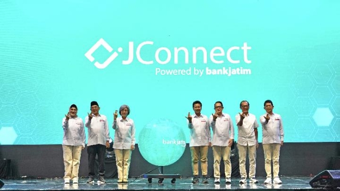 
 Antusiasme pengunjung saat peluncuran versi terbaru JConnect Bank Jatim yang mencatatkan pertumbuhan pengguna signifikan. (Foto: RSS)