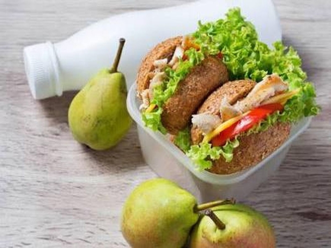 
 Siswa di Tasmania saat menikmati makan siang gratis yang kini didorong untuk menjadi program nasional di Australia. (Foto: RSS)