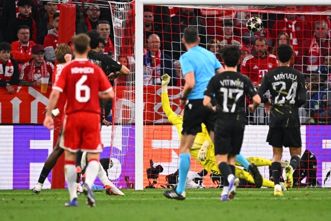 
 Jonathan Tah tampak kecewa setelah Bayern Munich dipastikan tersingkir dari kompetisi akibat hasil imbang melawan PSG. (Foto: RSS)