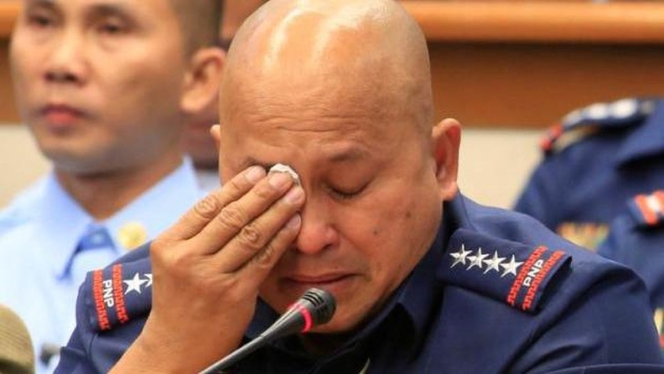 
 Situasi tegang di sekitar Gedung Senat Filipina saat upaya penangkapan Senator Ronald Dela Rosa oleh ICC berujung baku tembak. (Foto: RSS)