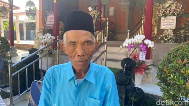 
 Ahmad Nung, penjual kacamata di Bali yang sukses menabung selama dua dekade demi menunaikan ibadah haji. (Foto: RSS)