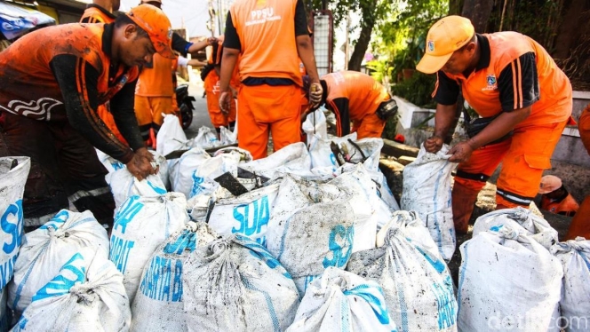 
 Warga Jakarta kini diwajibkan memilah sampah ke dalam empat kategori berdasarkan Instruksi Gubernur terbaru untuk mengurangi beban TPST Bantargebang. (Foto: RSS)