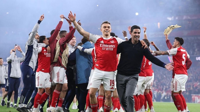 
 Kapten Arsenal Martin Odegaard merayakan performa impresif timnya yang kini berpeluang meraih double winner. (Foto: RSS)