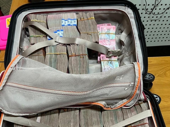 
 Barang bukti uang tunai hampir Rp 1 miliar yang disita Bareskrim Polri dari tangan penyuplai sabu jaringan bandar Ishak. (Foto: RSS)