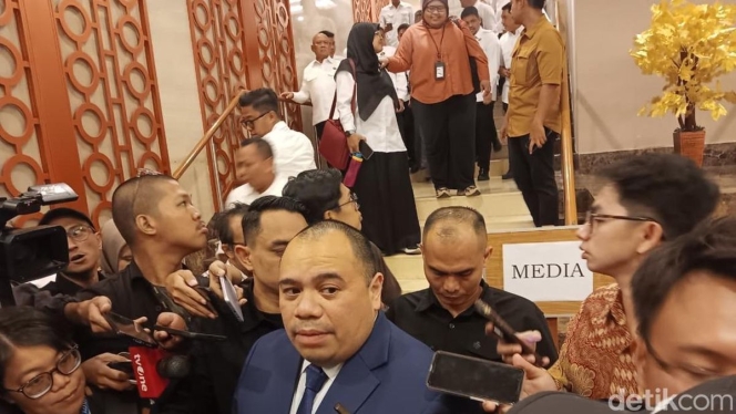 
 Logo GOTO dan Danantara dalam ilustrasi pergerakan saham di bursa efek. (Foto: RSS)