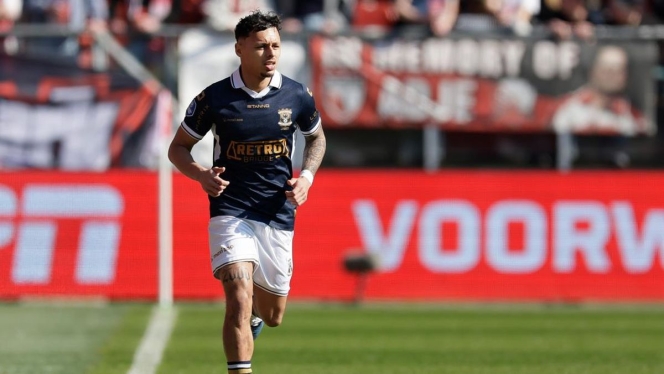 
 Potret Dean James saat membela Go Ahead Eagles, status hukumnya kini telah dikuatkan oleh Pengadilan Belanda. (Foto: RSS)