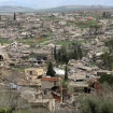 Warga Lebanon mengevakuasi reruntuhan bangunan pasca serangan udara Israel yang melanggar kesepakatan gencatan senjata di Lebanon Selatan. (Foto: RSS)