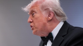 Presiden Donald Trump saat memberikan keterangan pers mengenai kebijakan pertahanan luar negeri Amerika Serikat. (Foto: RSS)