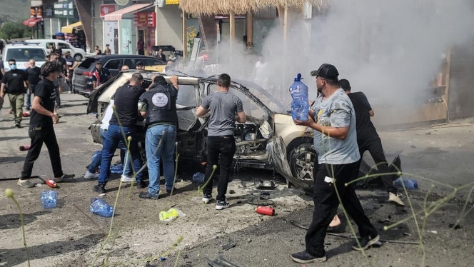 
 Kondisi jalan raya penghubung Beirut dan Lebanon Selatan pasca serangan drone Israel yang menewaskan 8 orang. (Foto: RSS)