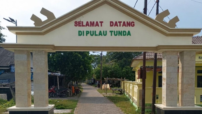 
 Kondisi infrastruktur PLTS di Pulau Tunda yang sudah tidak berfungsi sejak tahun 2018 dan memerlukan perbaikan segera. (Foto: RSS)