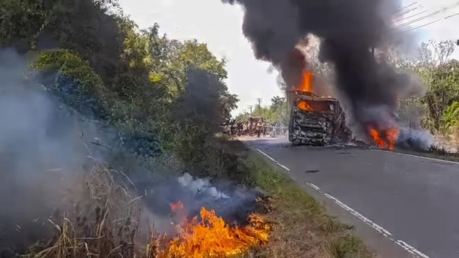 
 Petugas medis dan kepolisian saat menyiapkan Posko DVI untuk identifikasi korban kecelakaan bus ALS di RSUD Lubuk Linggau. (Foto: RSS)