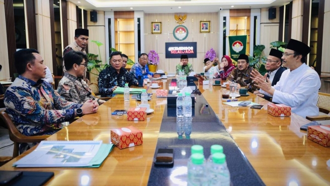 
 Menteri Sosial Gus Ipul saat memberikan arahan terkait pemutakhiran data kemiskinan dan program graduasi PKH kepada kepala daerah. (Foto: RSS)