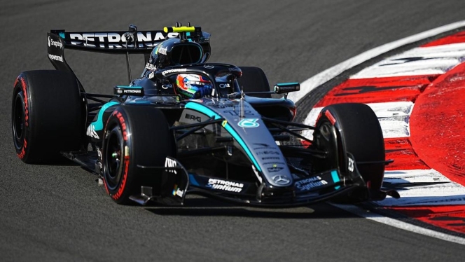 
 Kimi Antonelli saat melintasi garis finis di F1 GP Miami 2026, mencatatkan kemenangan ketiga berturut-turut di musim ini. (Foto: RSS)