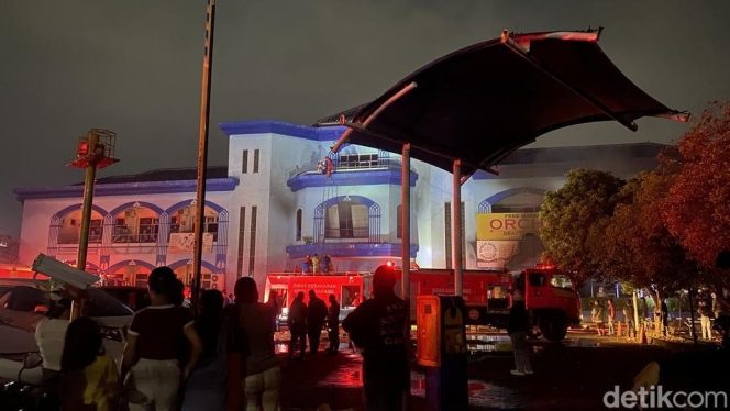 
 Kondisi pasca kebakaran di Sport Center Peterongan Semarang yang mengakibatkan kerugian hingga Rp 5 miliar. (Foto: RSS)