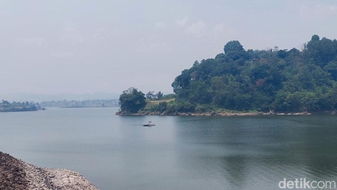 
 Menteri Keuangan Purbaya saat memimpin koordinasi terkait kendala investasi dan perizinan proyek strategis nasional. (Foto: RSS)