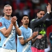 Manajer Manchester City Pep Guardiola memberikan instruksi taktis menjelang laga krusial melawan Everton di Goodison Park. (Foto: RSS)