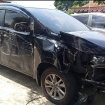 Petugas kepolisian melakukan olah TKP di lokasi kecelakaan yang melibatkan mobil dinas pejabat Pandeglang, Banten. (Foto: RSS)