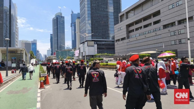 
 Persiapan area Istora Senayan Jakarta menjelang perayaan HUT ke-15 Ormas GRIB Jaya yang diprediksi dihadiri ribuan kader. (Foto: RSS)