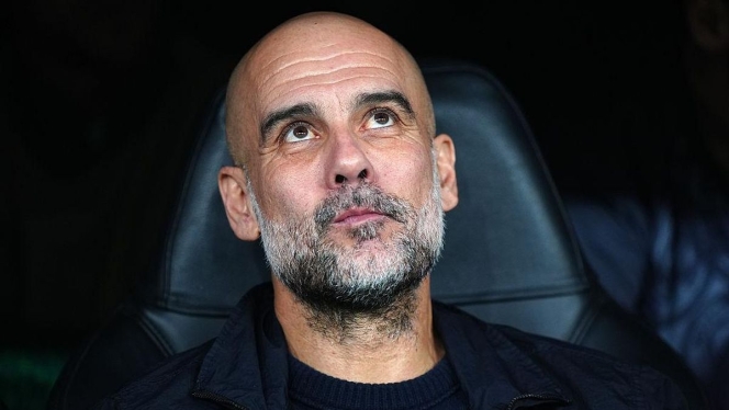 
 Pep Guardiola memberikan instruksi dalam sesi latihan Manchester City menjelang laga krusial melawan Crystal Palace. (Foto: RSS)