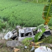 Kondisi mobil Toyota Avanza yang terpental ke sawah setelah tertabrak kereta api di Grobogan. (Foto: RSS)