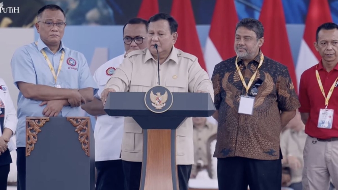 
 Presiden Prabowo Subianto secara resmi menandatangani Keppres Nomor 10 Tahun 2026 untuk membentuk Satgas Mitigasi PHK guna melindungi kesejahteraan buruh di Indonesia. (Foto: RSS)