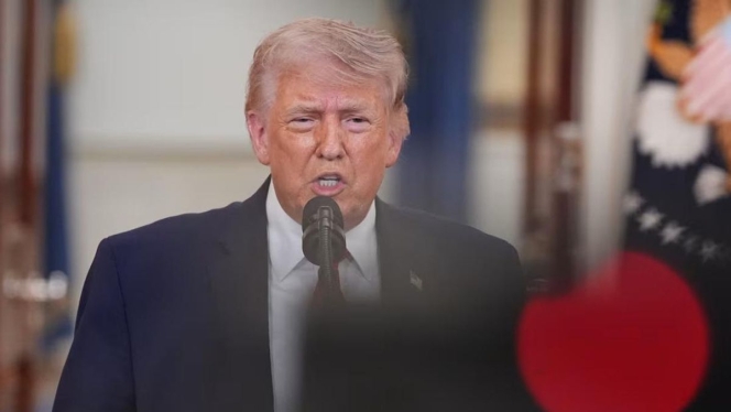 
 Ketegangan meningkat di Selat Hormuz setelah konfrontasi antara kapal perang AS dan armada Iran yang berujung pada ancaman serangan lebih lanjut oleh Presiden Trump. (Foto: RSS)