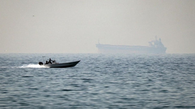
 Ilustrasi pergerakan kapal supertanker di jalur laut internasional yang membawa muatan minyak mentah. (Foto: RSS)