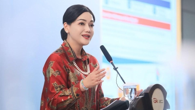 
 Ketua Dewan Komisioner OJK, Friderica Widyasari Dewi, memberikan keterangan terkait stabilitas sektor keuangan Indonesia di tengah dinamika global. (Foto: RSS)