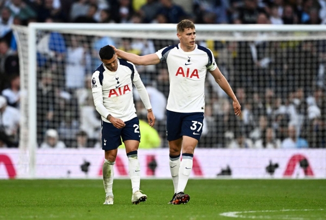 
 Manajer Tottenham Roberto De Zerbi tampak cemas saat timnya berjuang keluar dari zona degradasi Liga Inggris. (Foto: RSS)